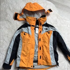 Womens North Face ski/snowboard jacket +hood - size 6